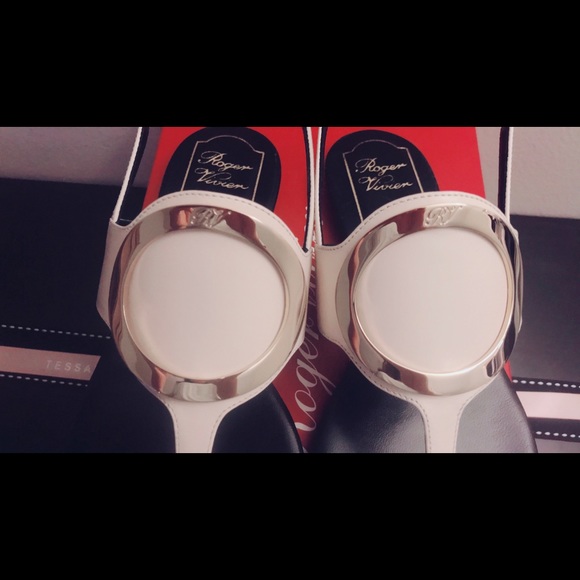 💐ROGER VIVIER💕 Round Buckle Leather Thong Sandal - Picture 7 of 8